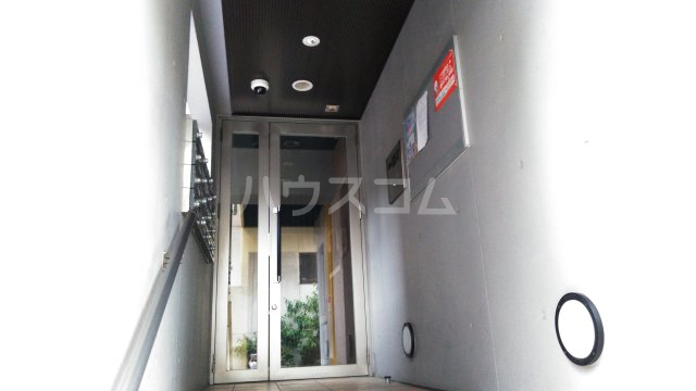 21/30 エントランス