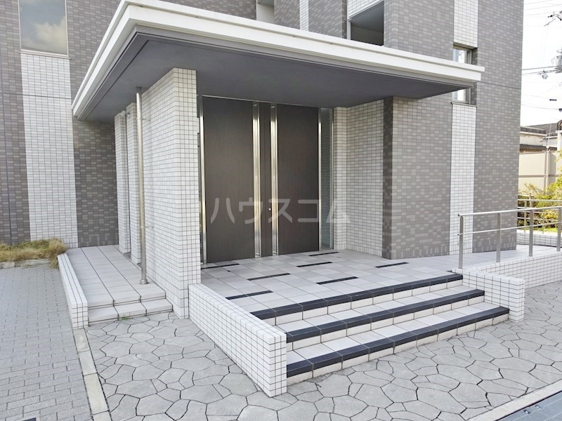 17/26 エントランス