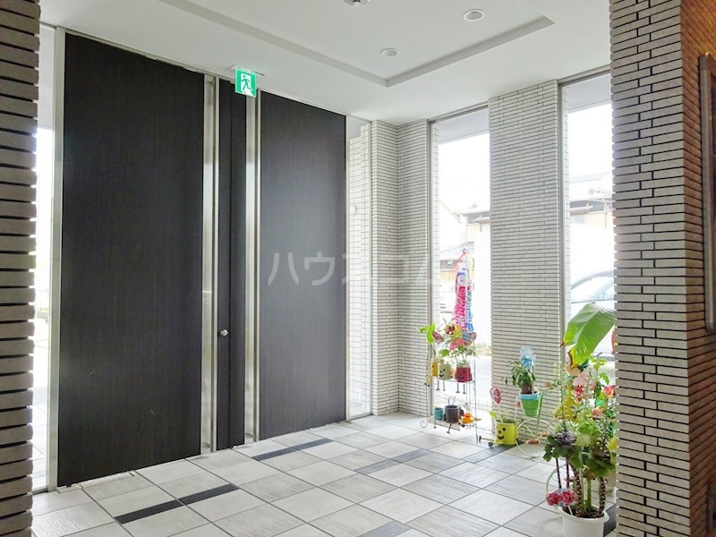 16/26 エントランス