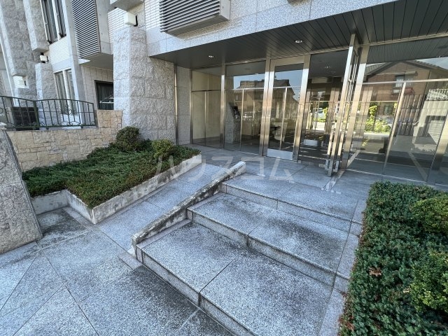 24/28 エントランス