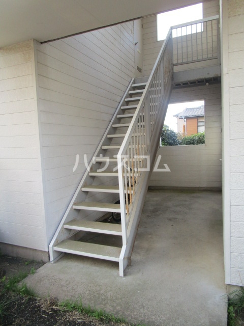 18/19 エントランス