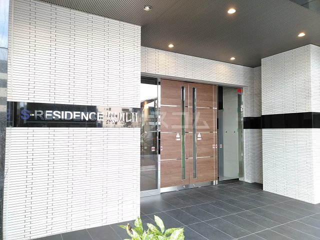 21/28 エントランス