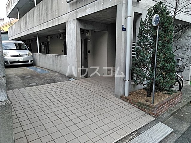 21/25 エントランス