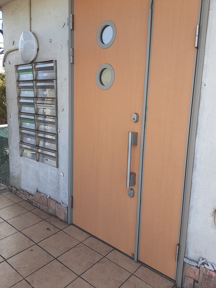 18/27 エントランス