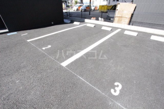 28/30 駐車場