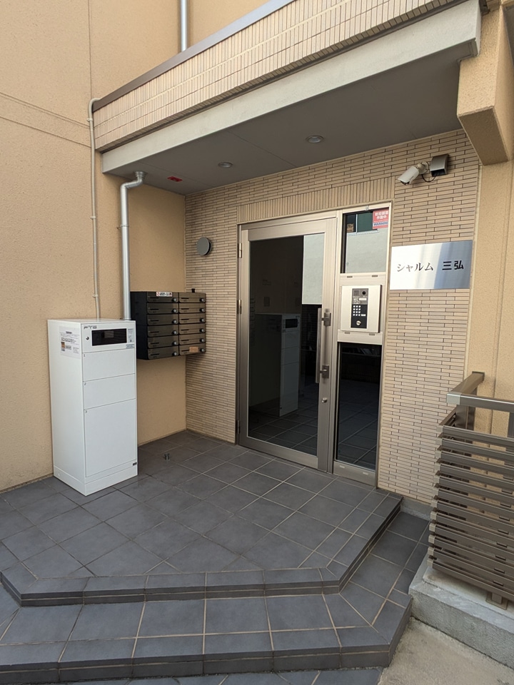 25/28 エントランス