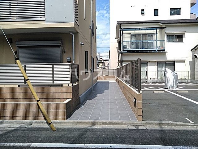 27/30 エントランス