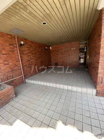 24/30 エントランス