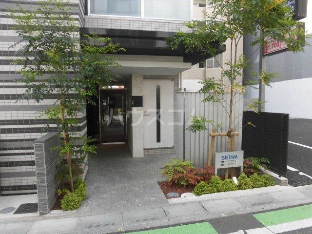 28/30 エントランス
