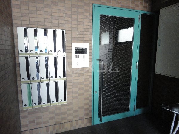 26/30 エントランス