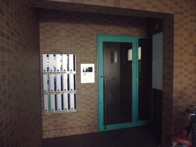 28/30 エントランス