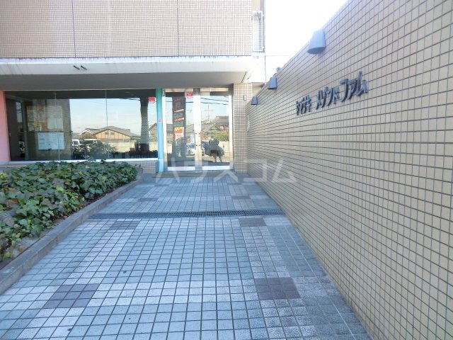 16/20 エントランス