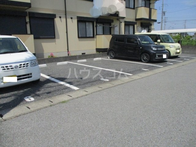 16/17 駐車場