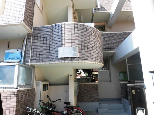 28/30 エントランス