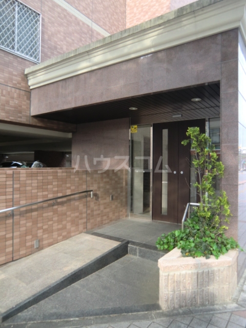 21/30 エントランス