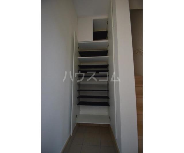 16/23 エントランス