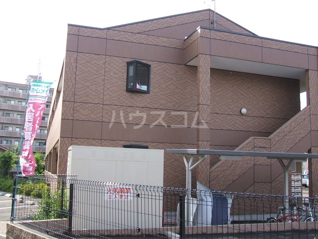 23/27 エントランス