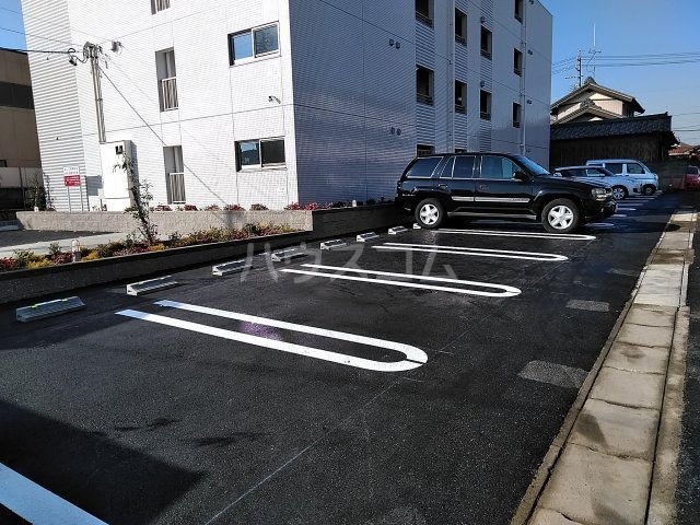 28/30 駐車場