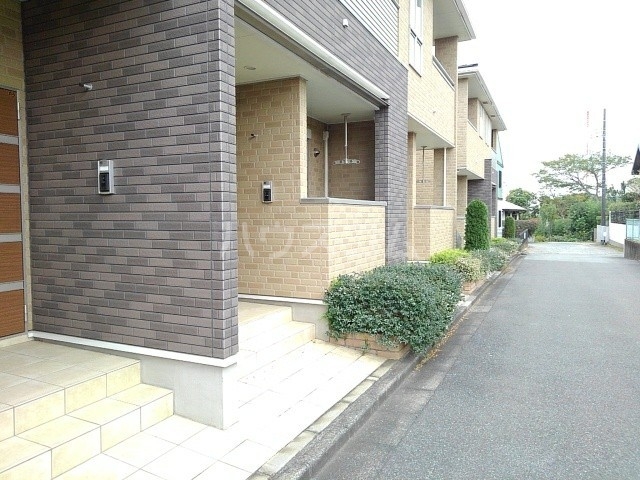 19/30 エントランス