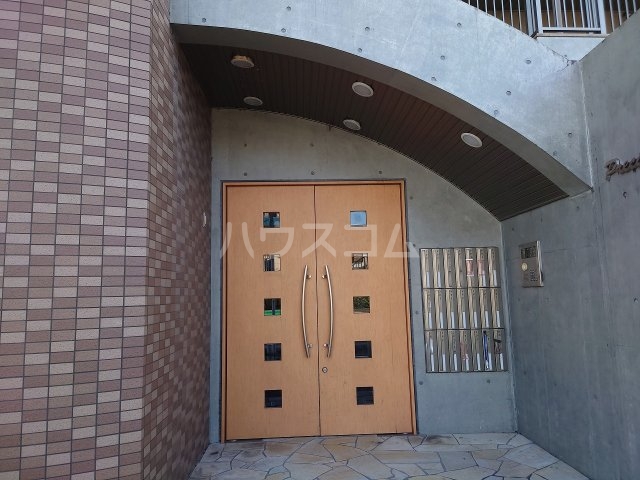 22/30 エントランス