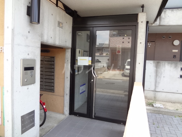 18/27 エントランス