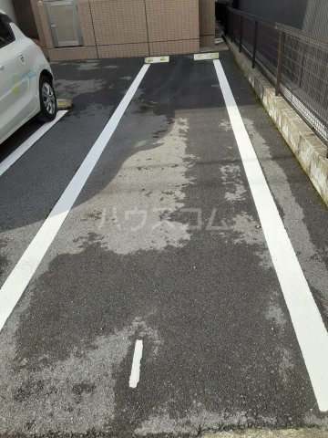 25/28 駐車場