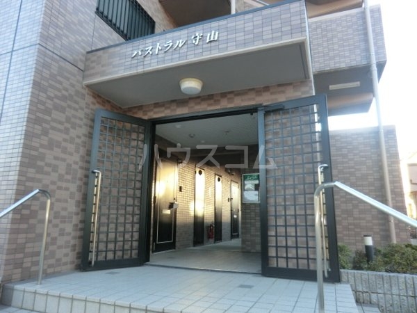 16/23 エントランス