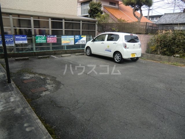 13/16 駐車場