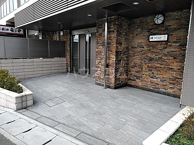 28/30 エントランス