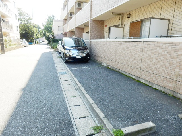 22/30 駐車場