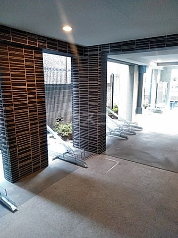 21/29 エントランス