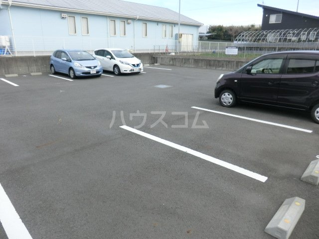 2/3 駐車場