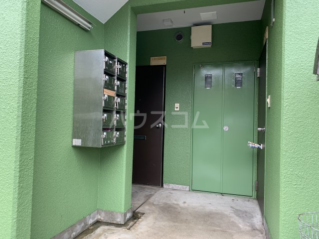 21/29 エントランス