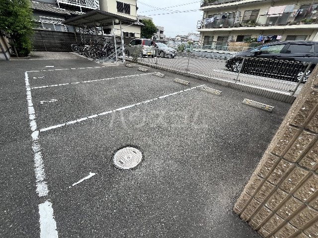18/28 駐車場