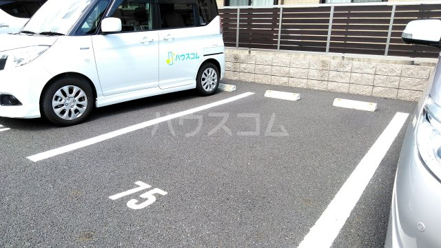 22/27 駐車場