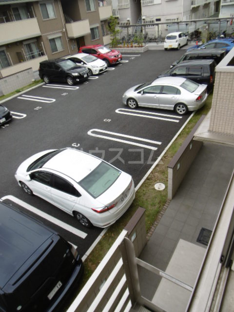 28/30 駐車場