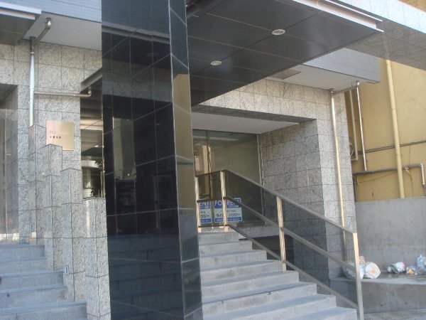 19/27 エントランス