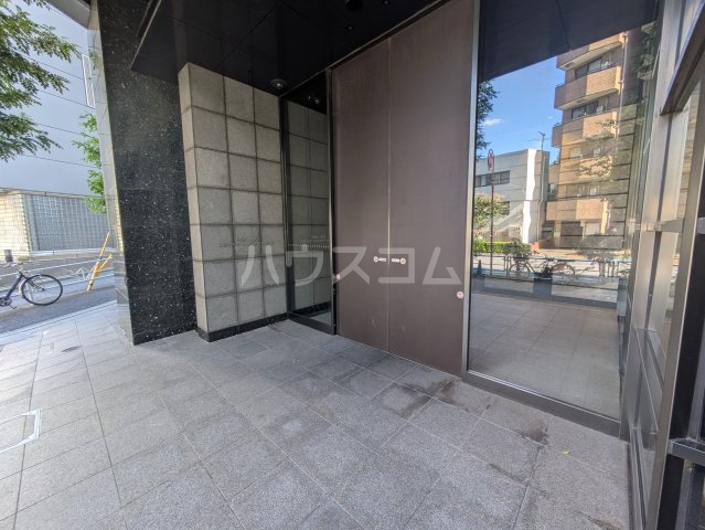 23/30 エントランス