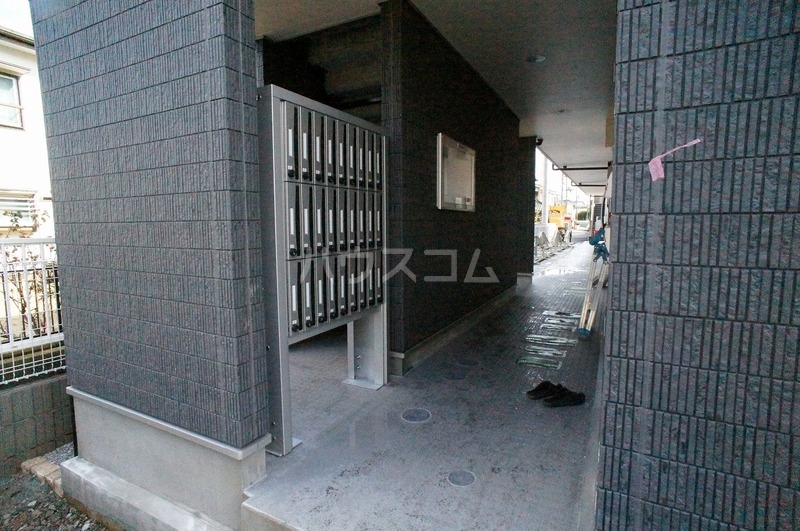 27/30 エントランス