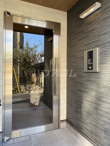 21/25 エントランス