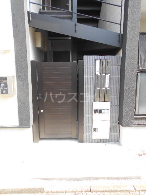 28/28 エントランス