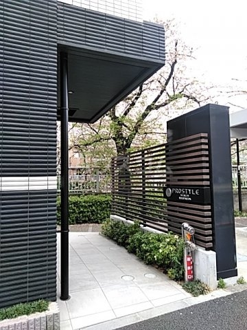 27/29 エントランス