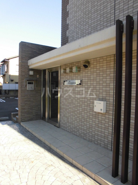 27/30 エントランス