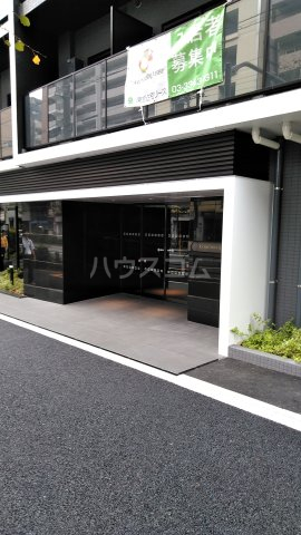 16/17 エントランス