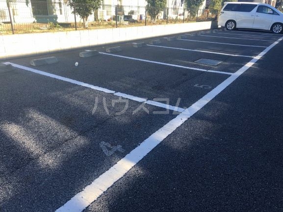 18/28 駐車場