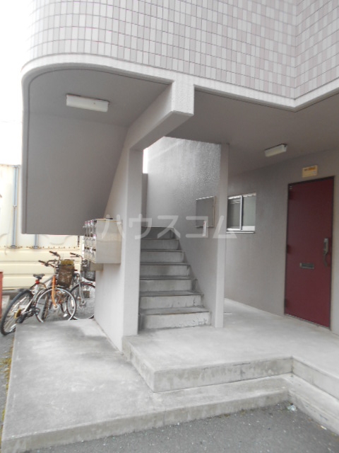 21/30 エントランス