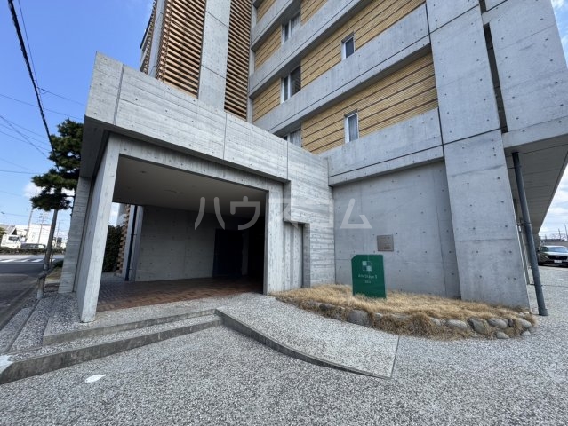 22/30 エントランス