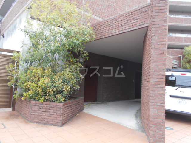 27/30 エントランス