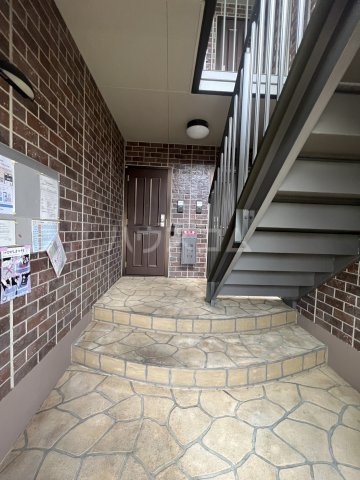 28/28 エントランス