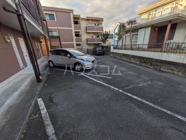 27/30 駐車場